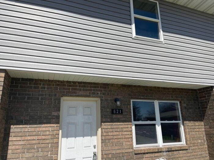 621 E Bain St, Ozark, MO 65721 Townhome Rentals in Ozark MO