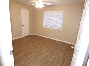 Building Photo - 1242 Park Ln