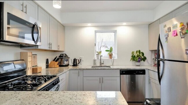 Foto del edificio - 6555 W Belmont Ave