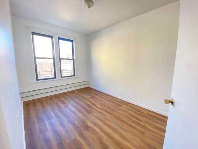 Building Photo - 2264 Webster Ave