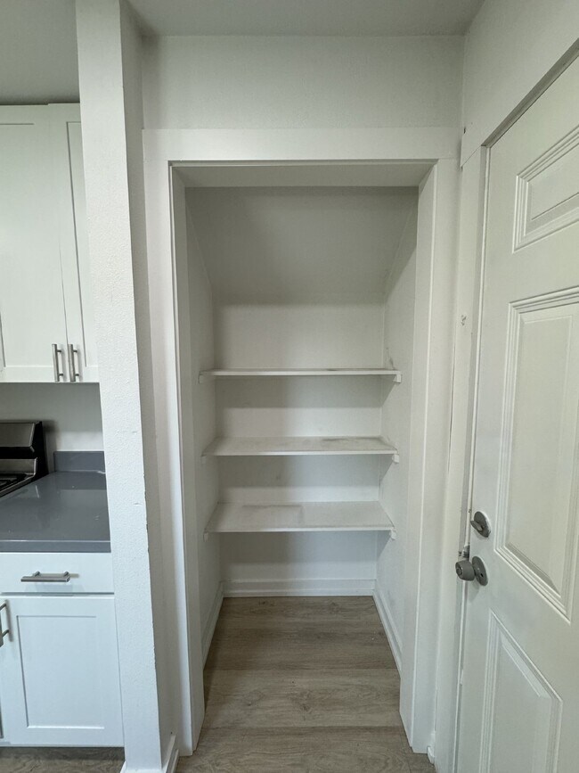 Building Photo - Charming & Convenient College Apartment – ...
