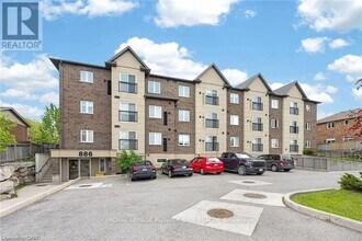Building Photo - 886 Golf Links Rd