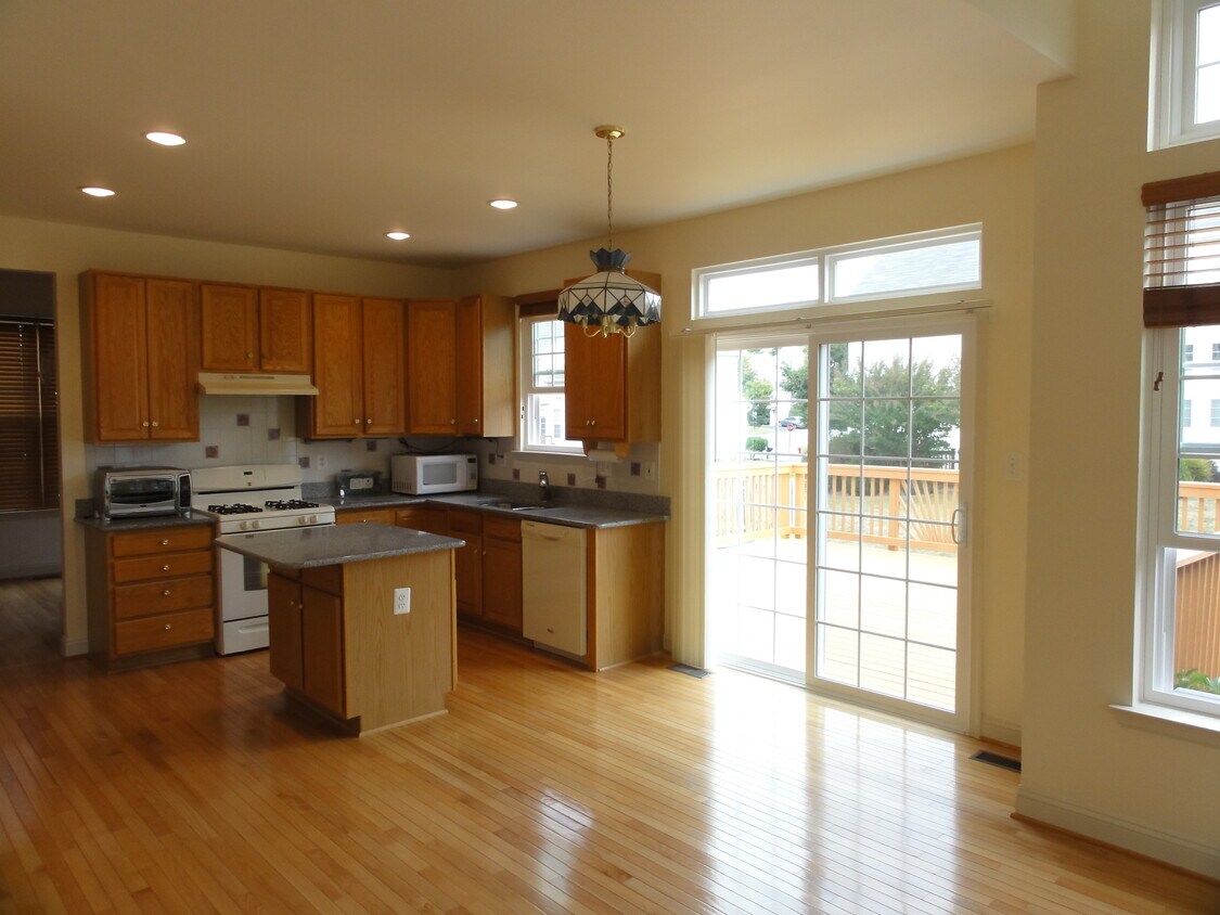 Kitchen - 106 Stone Ct NE