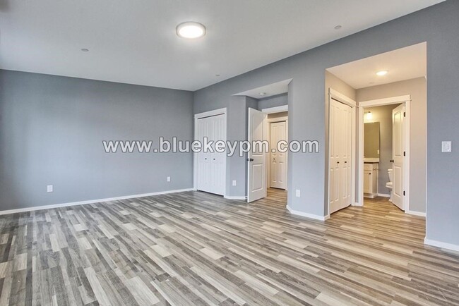 Building Photo - # 318      3 Bed, 2.5 Baths Townhome in La...