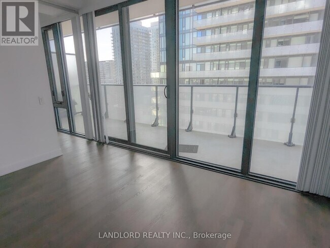 Photo du bâtiment - 185 Roehampton Ave