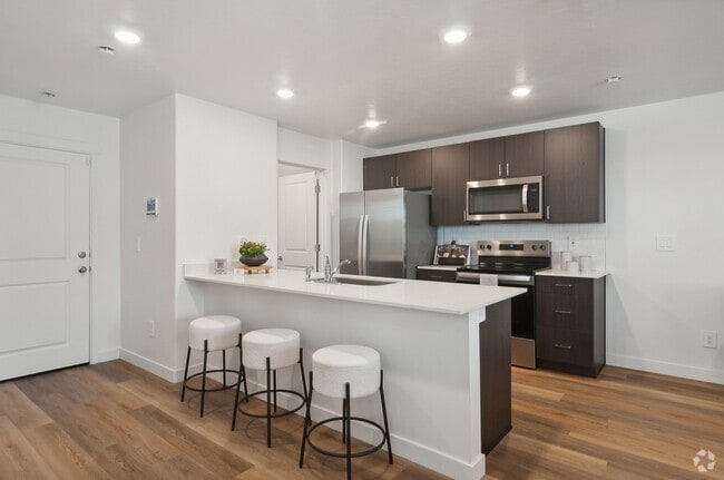 Building Photo - Little Valley Townhomes