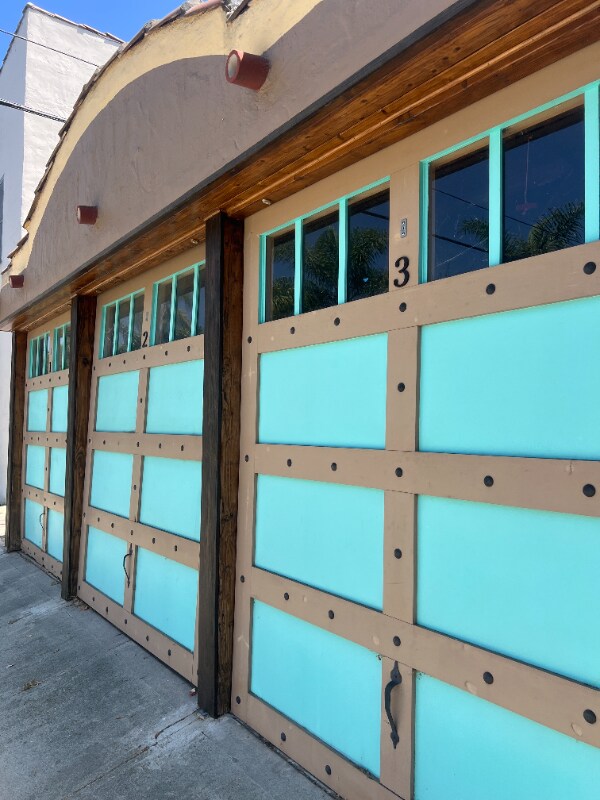 Building Photo - 464 N Stanley Ave