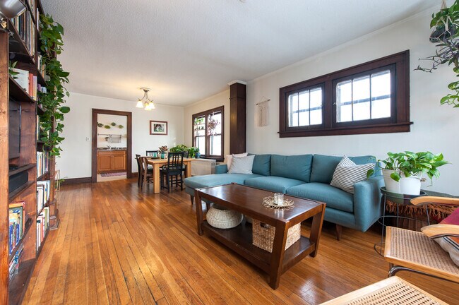Foto del edificio - 2408 Plymouth Ave N