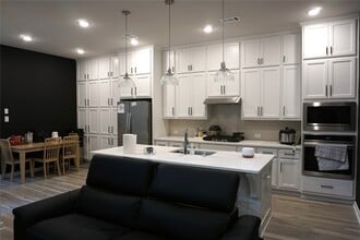 Building Photo - 16626 Lake Austin St