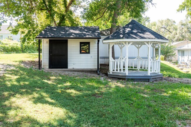 Building Photo - Charming 3BD/1BA Single Family Home!