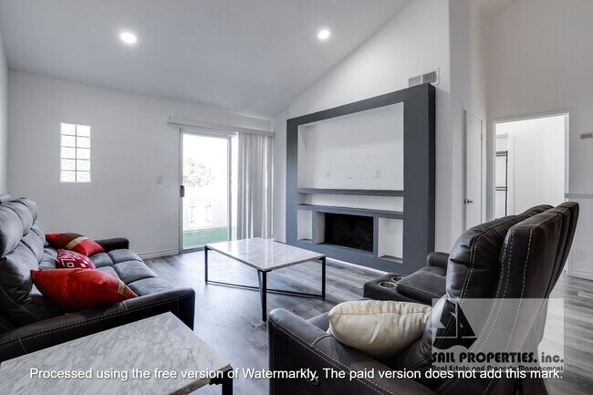 Foto del edificio - Stylish 3-Bedroom Condo in Gated Torrance Community