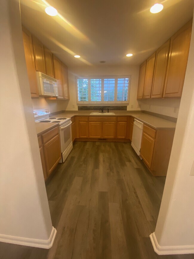 Foto del edificio - 5121 Stillwater Creek Dr