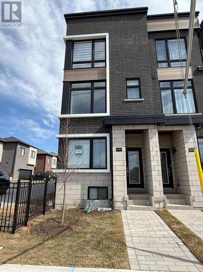 Photo du bâtiment - 1581 Midland Ave