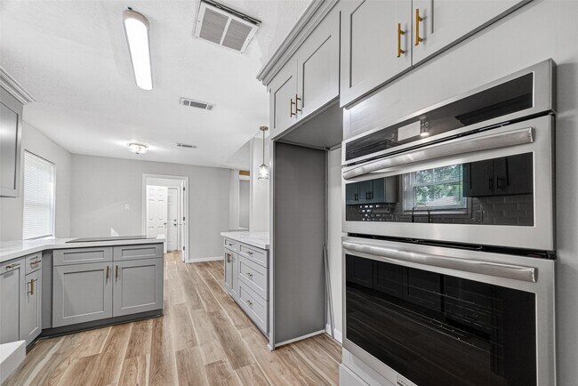 Building Photo - 25503 Foxbriar Ln