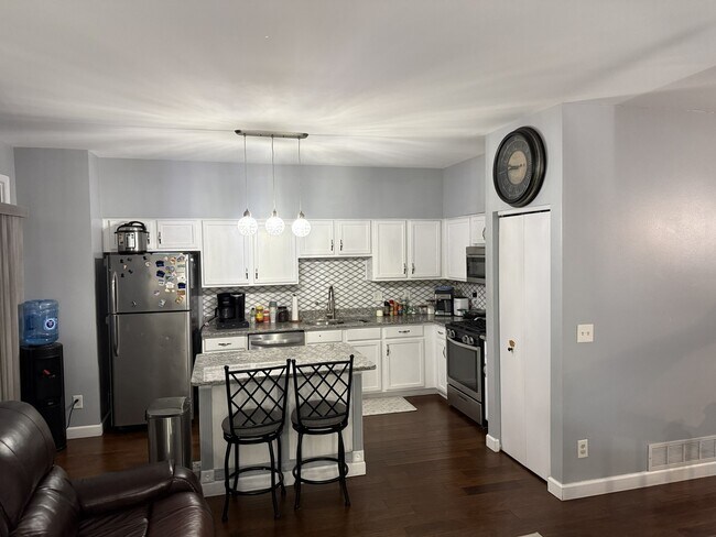 Building Photo - 689 Shannon Dr