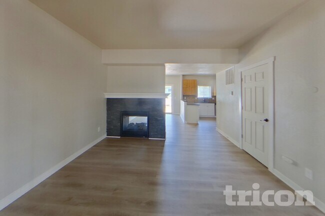 Foto del edificio - 6145 W 8th St
