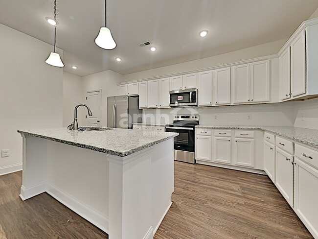 Building Photo - 127 Pullen Dr