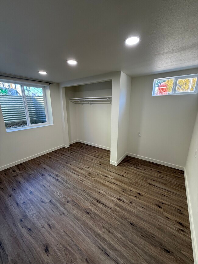 Building Photo - 1535 N 18th Dr