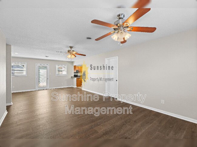 Foto del edificio - 3701 Teakwood Dr