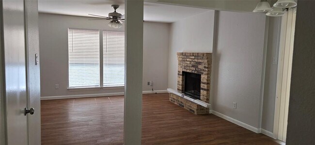 Building Photo - 6913 Woodhue Dr
