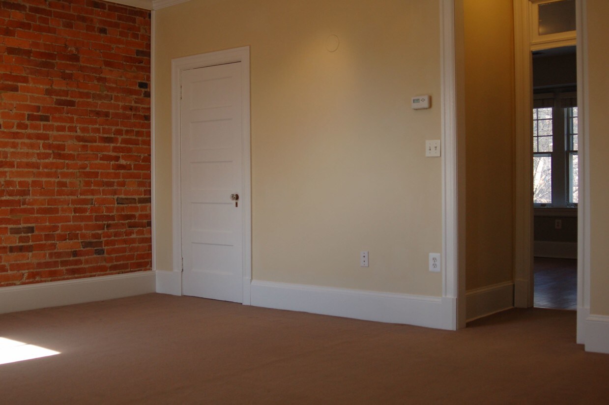Sala de estar - 2610 Cathedral Ave NW