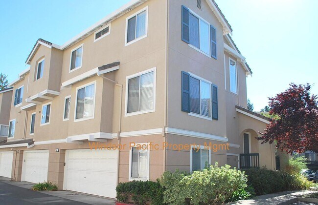 Foto del edificio - Sharp & Contemporary Townhouse in Beautiful Danville!