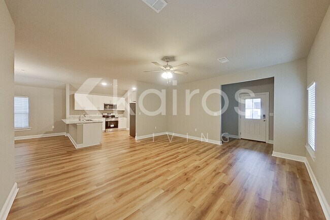 Building Photo - 13769 Pinyon Dr