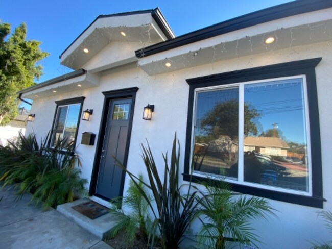 Building Photo - 17040 Strathern St