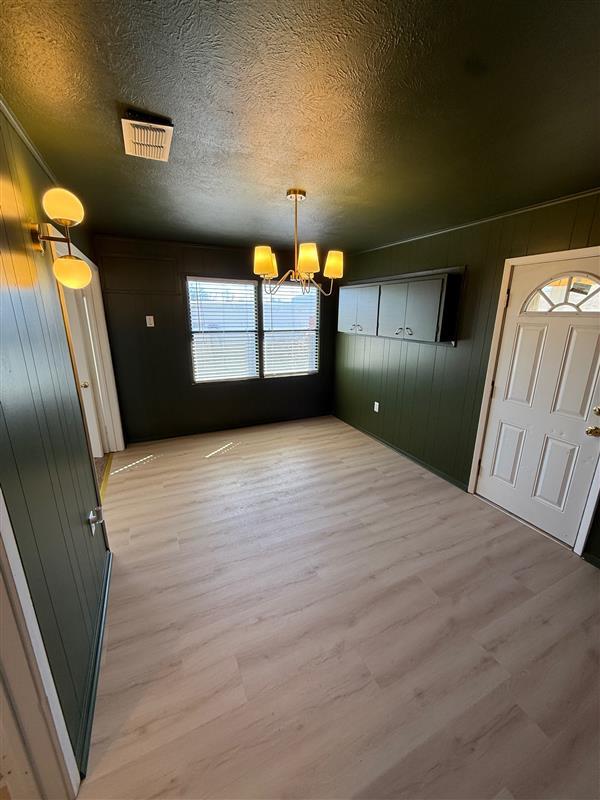 Building Photo - 1402 E 21st St