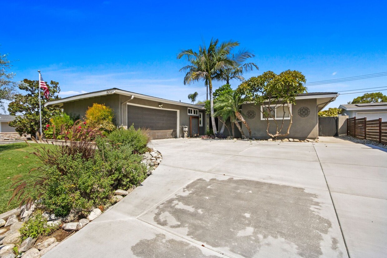 Primary Photo - Lovely La Mirada Home