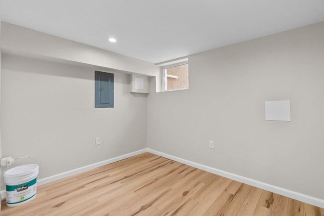 Foto del edificio - 139 N Montford Ave