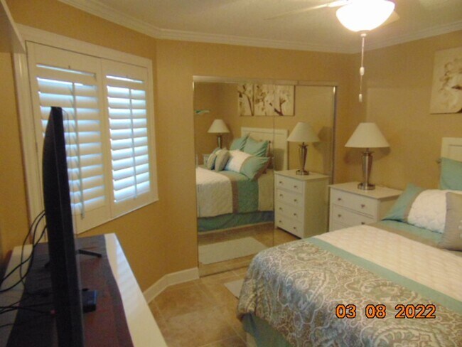 Building Photo - 1bed/1.5 Bath Beachfront Condo