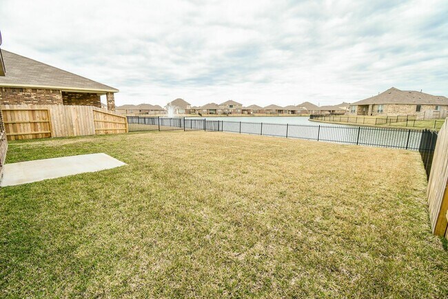 Building Photo - 3783 Lake Bend Shore Dr