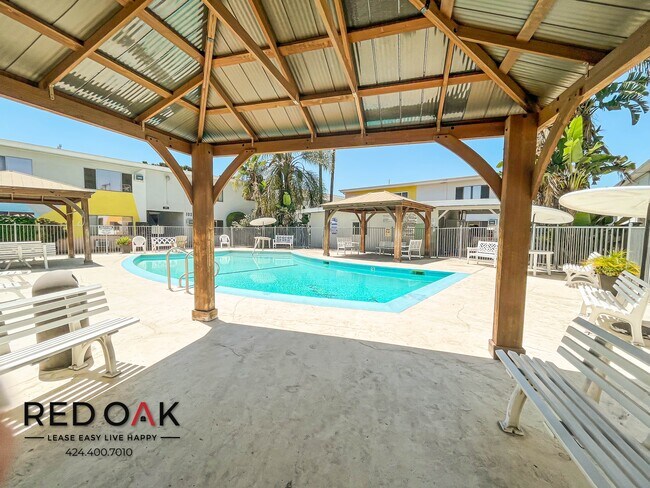 Foto del edificio - ~1 Month FREE~ Incredible Two Bedroom with...