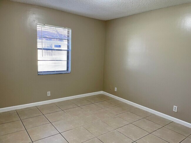 Building Photo - 4303 Line Dr