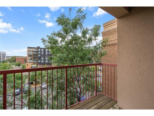 Foto del edificio - 680 N 2nd St