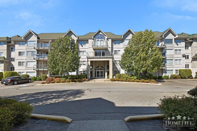 Photo du bâtiment - 2 Bed, 2 Bath Condo for Rent in Abbotsford!
