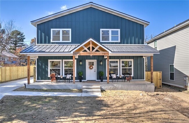 Building Photo - "Spacious 4-Bed, 3.5-Bath Gem on South Dun...