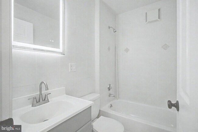 Foto del edificio - 335 Drew St