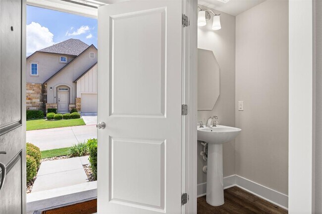 Foto del edificio - 13501 Metric Blvd