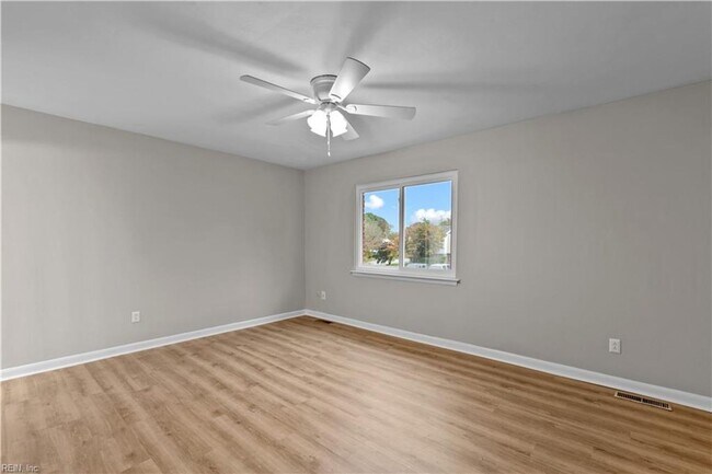 Foto del edificio - Updated Townhome in Virginia Beach