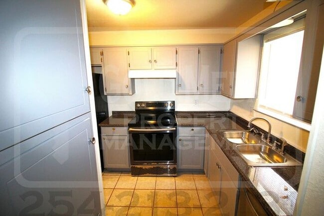 Building Photo - 1108 Charisse St