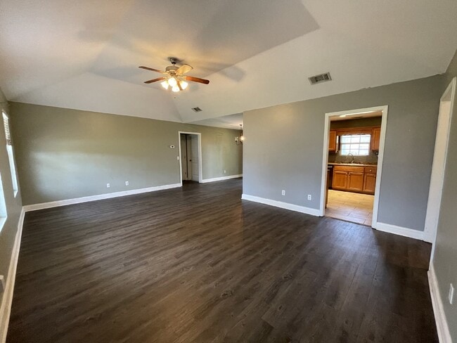 Building Photo - Home For Rent