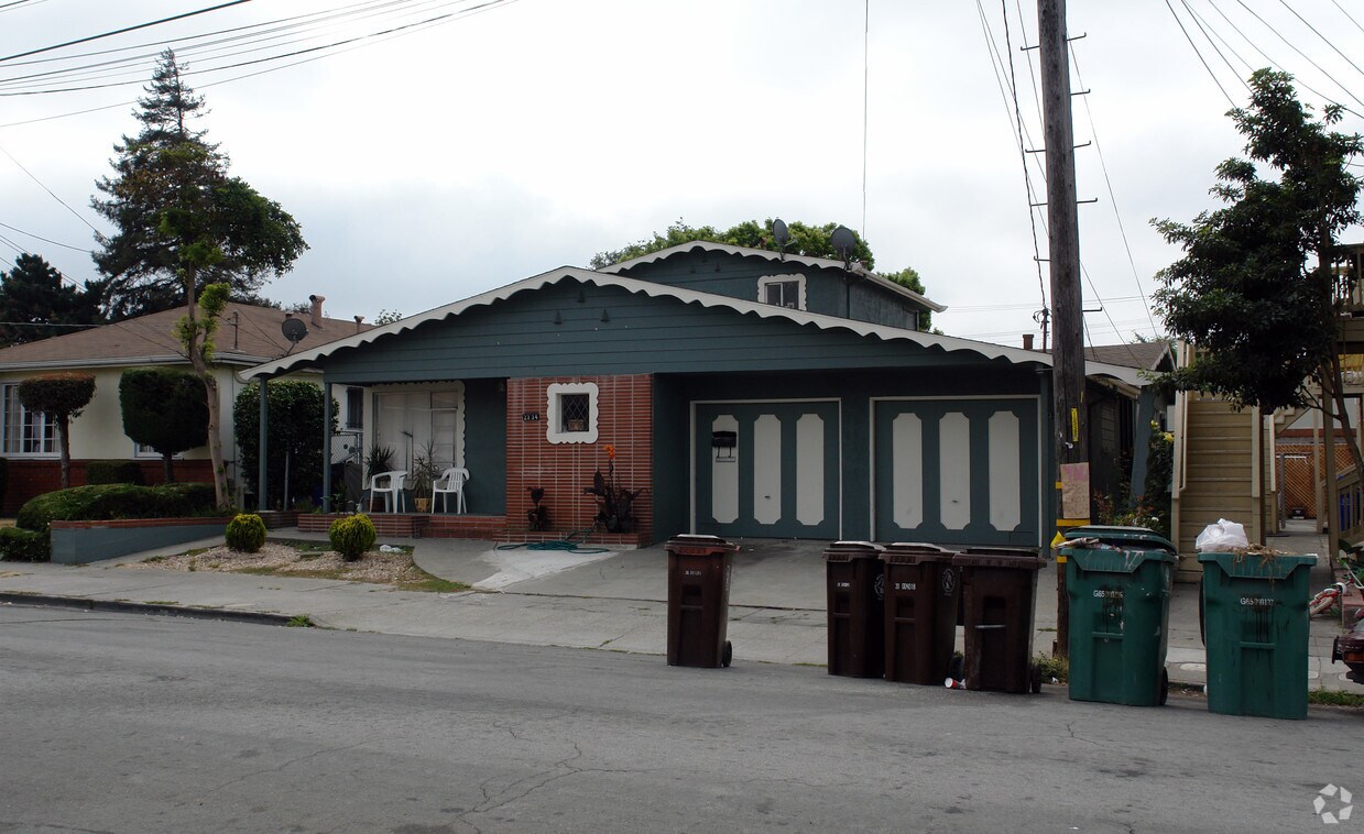 Building Photo - 2334 Brooks Ave