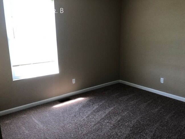 Building Photo - 1651 W Kole Dr