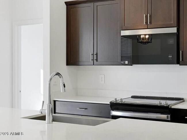 Foto del edificio - 24629 Grove St