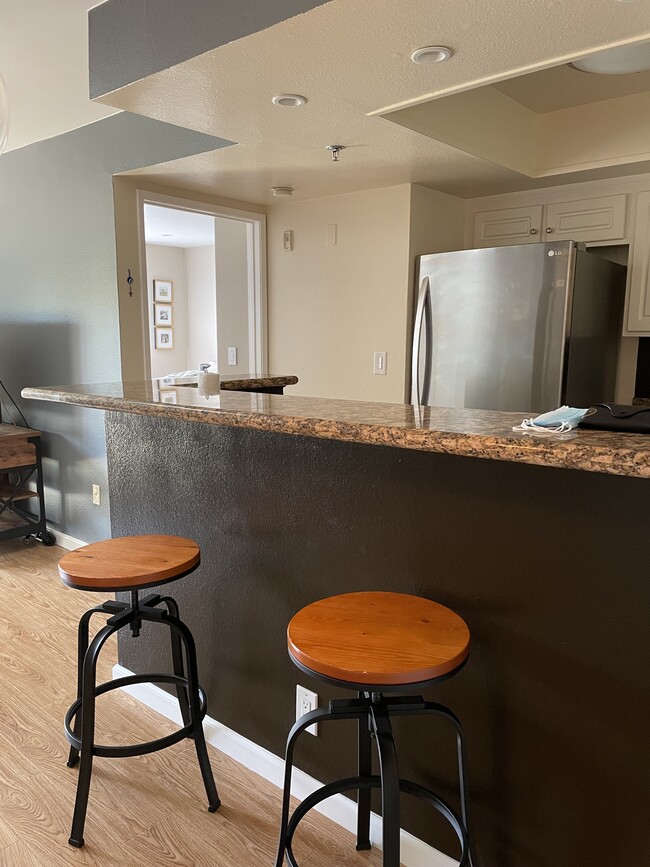 Building Photo - 64 N Mar Vista Ave