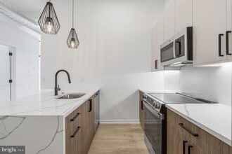 Building Photo - 203 S 13th St