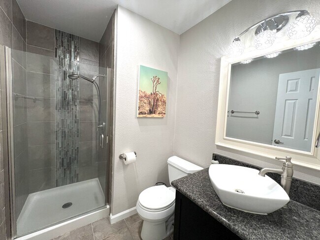 Building Photo - 2 Bed 2 Bath Condo in Mission Valley