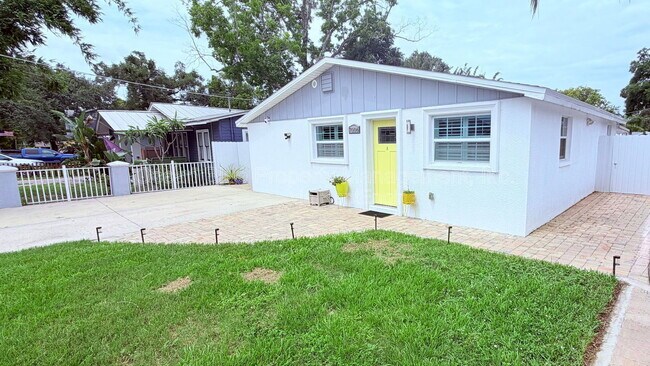 Foto del edificio - 7006 N Duncan Ave